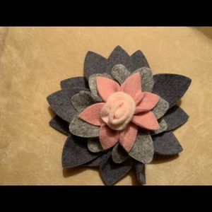 Clip to a hat or pin on winter coat. Vesatile felt